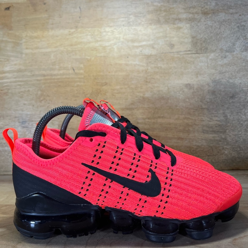 Nike Air VaporMax Flyknit 3 Womens Sz 7 (5.5Y) Shoes Sneakers Crimson Black - Picture 3 of 15
